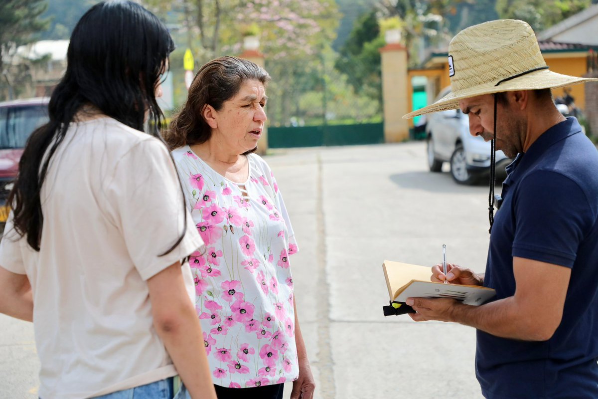 JorgeEmilioRey's tweet photo. #Caminando🚶y #Apuntando ✍️
Con nuestra agenda en mano, hemos llegado a la provincia de #Oriente para tomar atenta nota a las soluciones que planteen las comunidades de los municipios de:
📍Fómeque
📍Ubaque
📍Choachí
#Escuchando, así continuamos recorriendo nuestro Departamento para construir un Plan de Desarrollo que dé valor agregado a todos los sectores de #Cundinamarca.