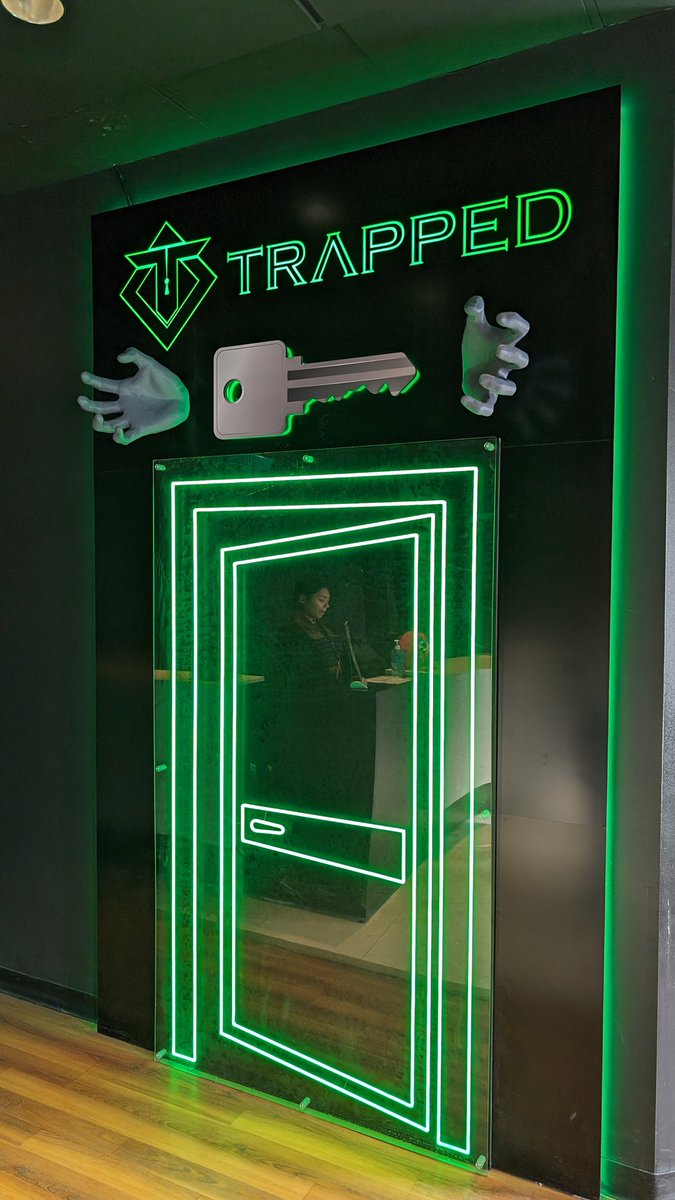 tomdes19's tweet photo. Had a blast with #TrappedCanada #EscapeRoom https://t.co/Y5ooQ04FFe