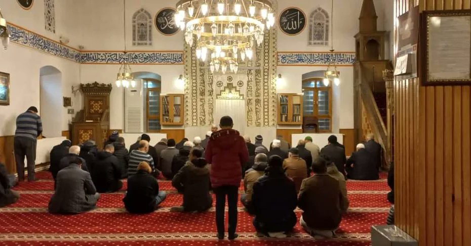 Şehitlerimiz için okunan 47 hatmi şerifin duası Sabah namazında Merkez Camiinde İlçe Müftüsü Adem Yıldız tarafından yapıldı. Şehitlerimize Allah'tan rahmet, ailelerine sabırlar, okuyan kardeşlerimizin geçmişlerine dileriz.

<a href="/diyanethbr/">Diyanet Haber</a> 
@diyanettv