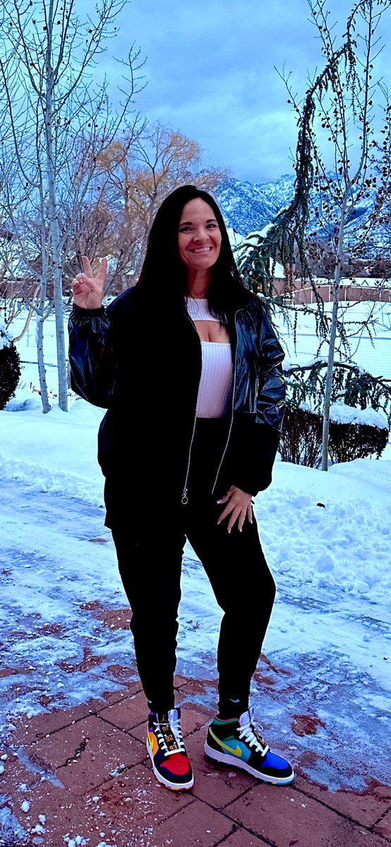 valerieinhoops's tweet photo. Welp! I completed another trip around the ☀️!!!
I’m extremely grateful for my life, my heartbeats 💗, my circle ⭕️ and most importantly my peace & new found happiness ♾️🫶🏼💜#Chapter49loading #StillFeel30 https://t.co/v06tyMfMoq