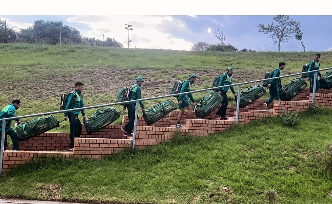 Pakistan's 🇵🇰 Under-19 cricket team sets a remarkable example by lifting each other up, both on and off the field.🏏

 Players are heading to the stadium, united and ready for the big event. 

#TeamSpirit #CricketPassion #PakistanU19 #Worldcup19