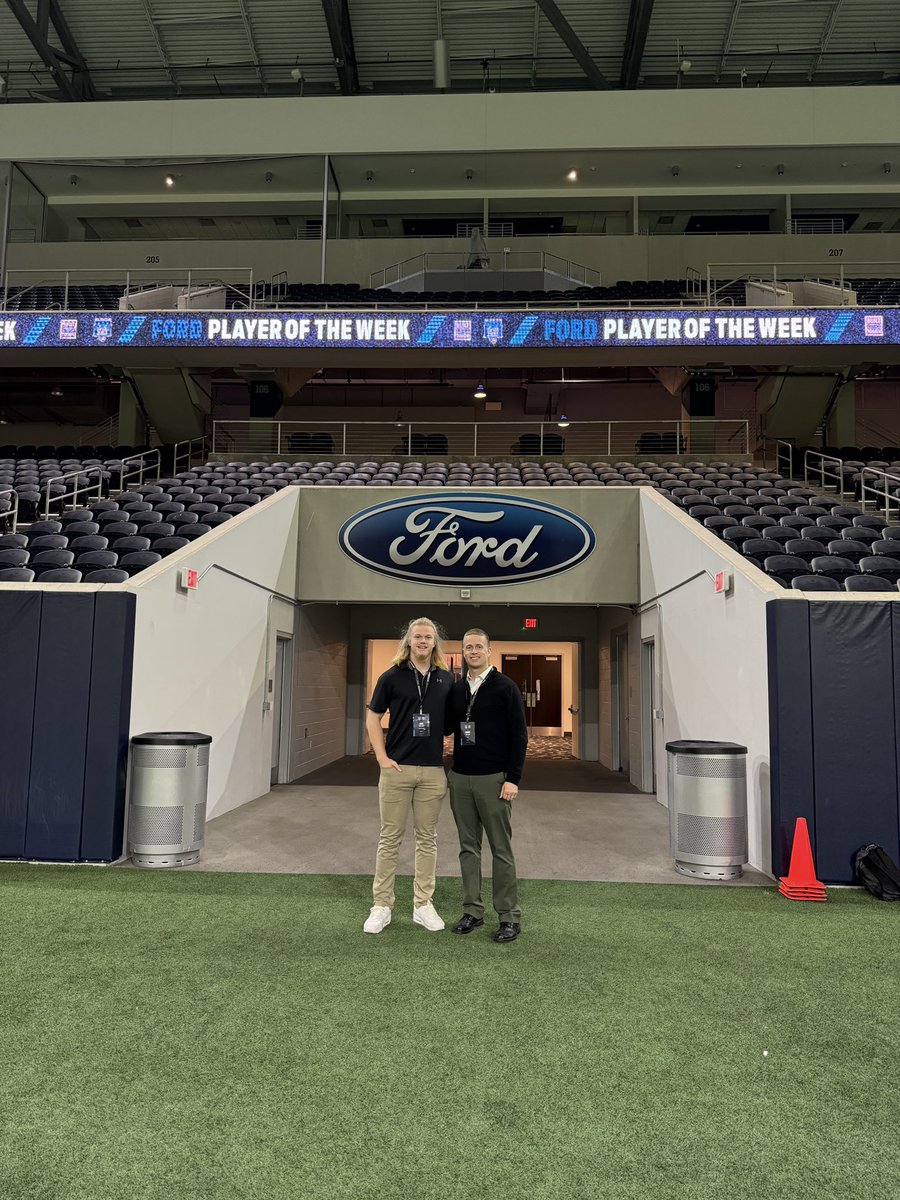 SamOakland06's tweet photo. Huge thanks to @Ford for giving me the chance to come out to the #FordPOTW ceremony. https://t.co/45gBSWSod0