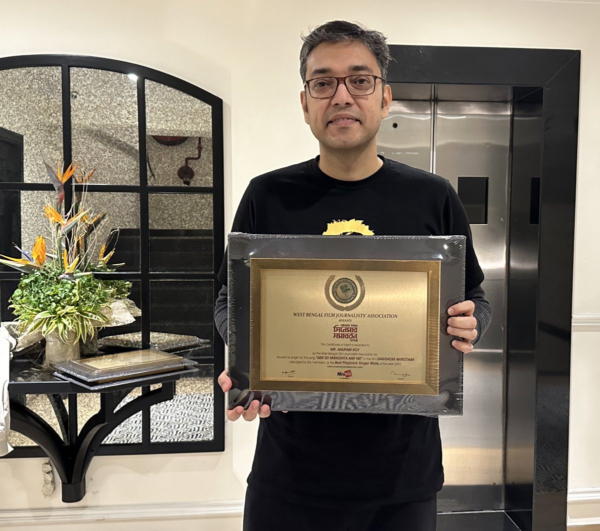 aroyfloyd's tweet photo. A big thanks to #WBFJA awards
1. Best lyrics for Alada Alada (Ardhangini by @kgunedited , @SurinderFilms )
2. Best male playback for Aami Shei Manushta Aar Nei (Dawshom Awbotaar by @srijitspeaketh , @SVFsocial )
PS : @imannmusic won the best female playback for #AladaAlada https://t.co/aiiIhrGyQo