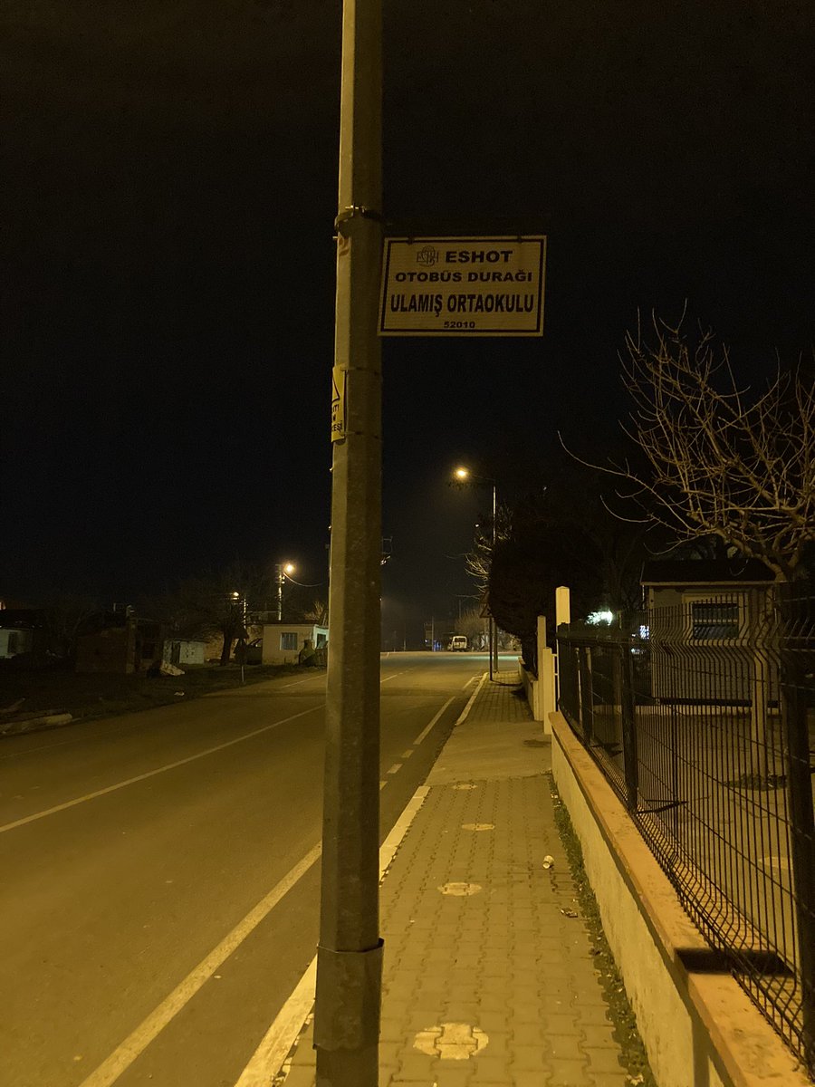 serkanbag35's tweet photo. @izmirbld @eshotgm @izmirhim 
Ulamış Ortaokulu otobüs durağı çok yetersiz. Qr kod yok - Kapalı bekleme alanı yok. Acil iyileştirmesi lazım, güzel İzmirimize yakışmıyor. https://t.co/krGSurm2W0