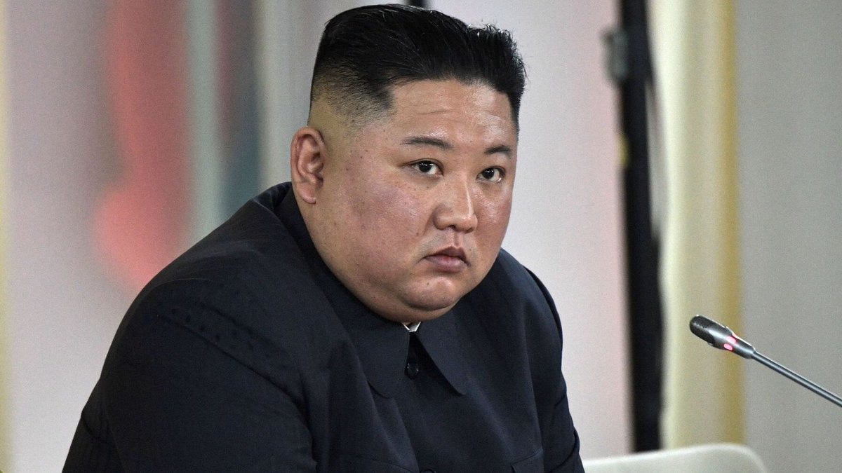 Xworld2023's tweet photo. Bán đảo Triều Tiên dậy sóng: Ông Kim Young Un tuyên bố KHÔNG NGẠI TIÊU DIỆT HÀN QUỐC, XÁC ĐỊNH ĐÂY LÀ KẺ THÙ CHÍNH CỦA QUỐC GIA. https://t.co/irlmkc6HaO