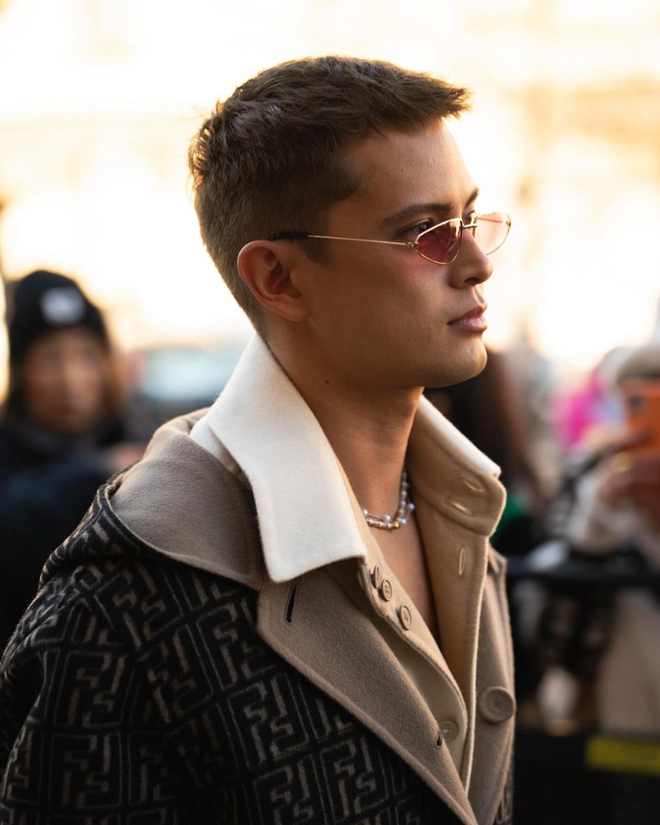 hourlyjamesreid's tweet photo. james perfect side profile🫠🫠

JAMES REID AT FENDI MFW
#JamesReid | James Reid | @tellemjaye
#FendiFW24 #MFW2024 #MFW #MenFashionWeek https://t.co/w36vfeImNu