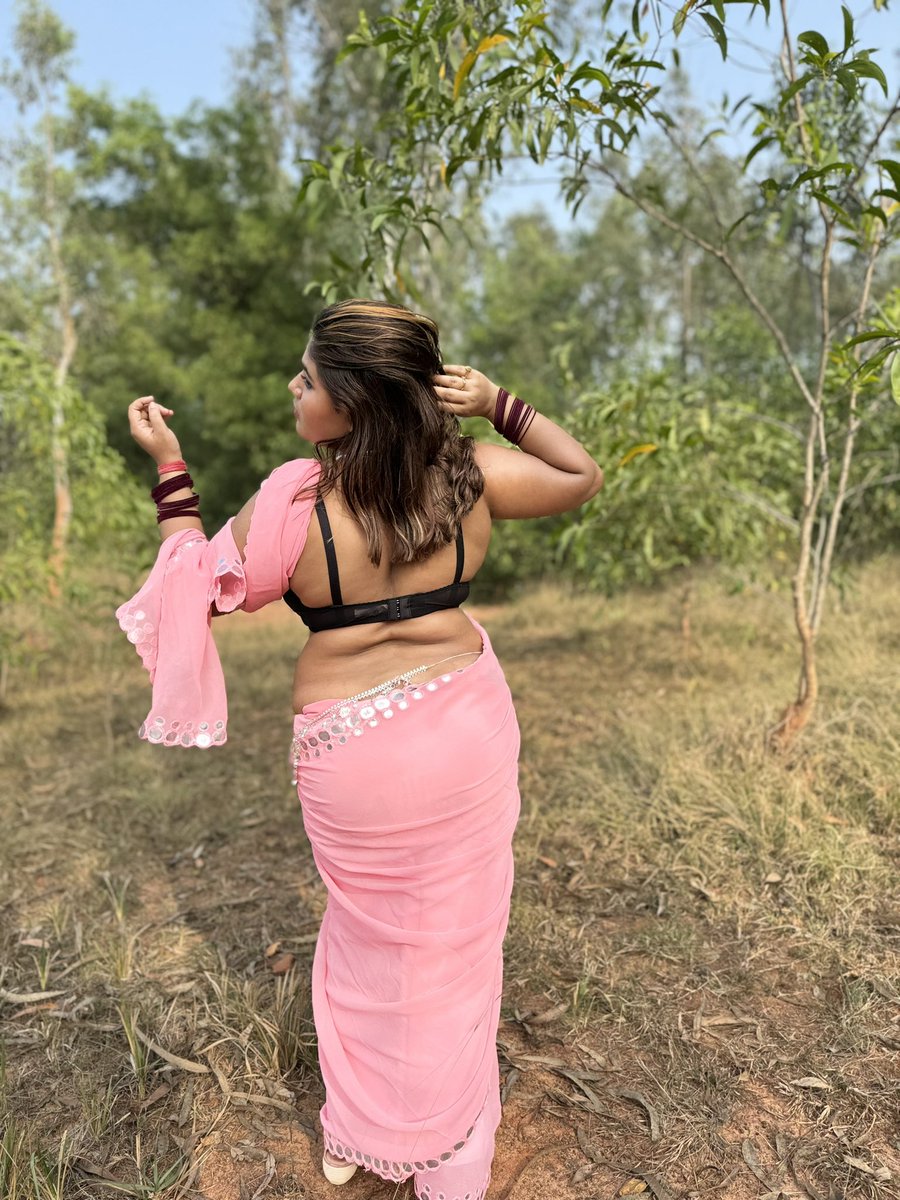 MeghaDasGhosh1's tweet photo. Love me from the back 👅👅❤️❤️ https://t.co/awk7suro7V