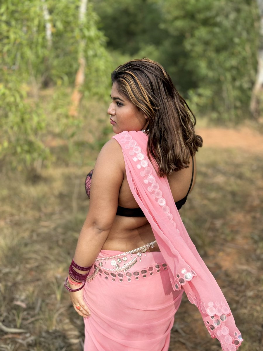 MeghaDasGhosh1's tweet photo. Love me from the back 👅👅❤️❤️ https://t.co/awk7suro7V