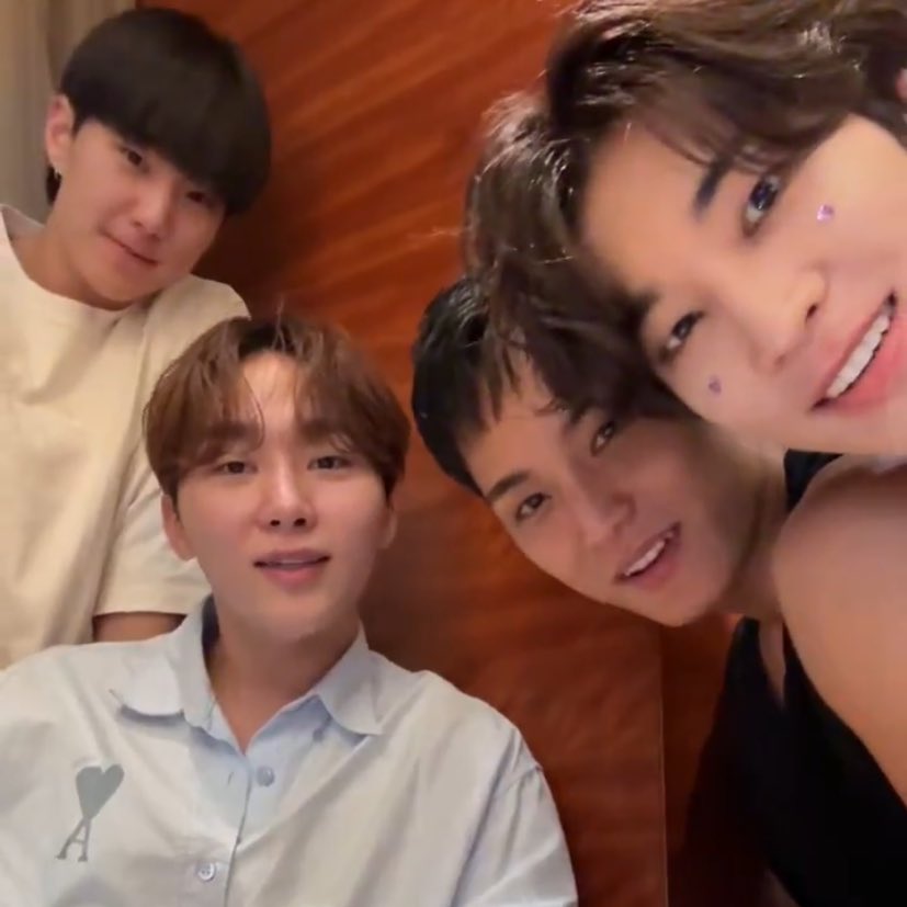 sounds_of_cheol's tweet photo. hoshi, seungkwan, mingyu, wonwoo 🧡 https://t.co/QghYbpgG9a