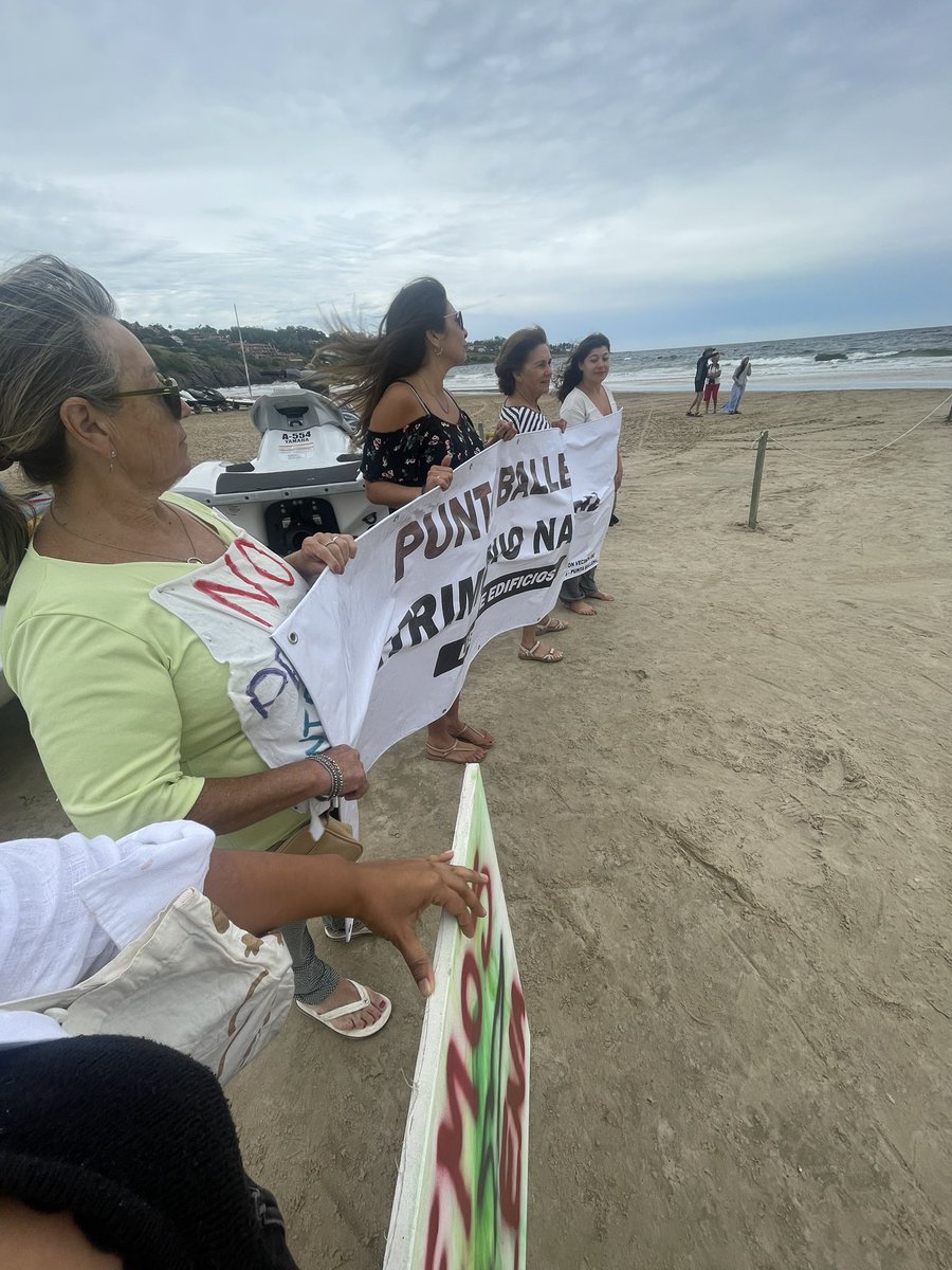 SOSpuntaballena's tweet photo. Seguimos defendiendo este lugar Único!! #SomosPuntaBallena Hoy presentes en la vuelta a nado a La Ballena. #PuntaBallenaPatrimonioNatural  #biodiversidad #uruguaynatural #puntaballena #PuntaDelEste @LuisLacallePou @rbouvier10 @MAmbienteuy @uruguaynatural https://t.co/IujOogQK6z