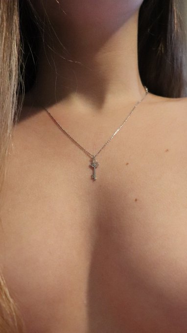 I got this pretty necklace from one of my subs!🗝️❤️ https://t.co/PB3EN8rAeb #throne #wishlist https://t<a href="/tag/throne"class="tags"><span>#throne</span></a><a href="/tag/wishlist"class="tags"><span>#wishlist</span></a>