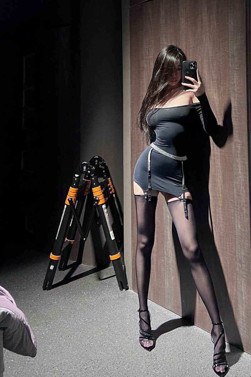 AugustJean7's tweet photo. 把你的头自己放过来，调整好高度然后自���的清理。

#女性崇拜 #女s   #压榨 https://t.co/wGhF68cFdd