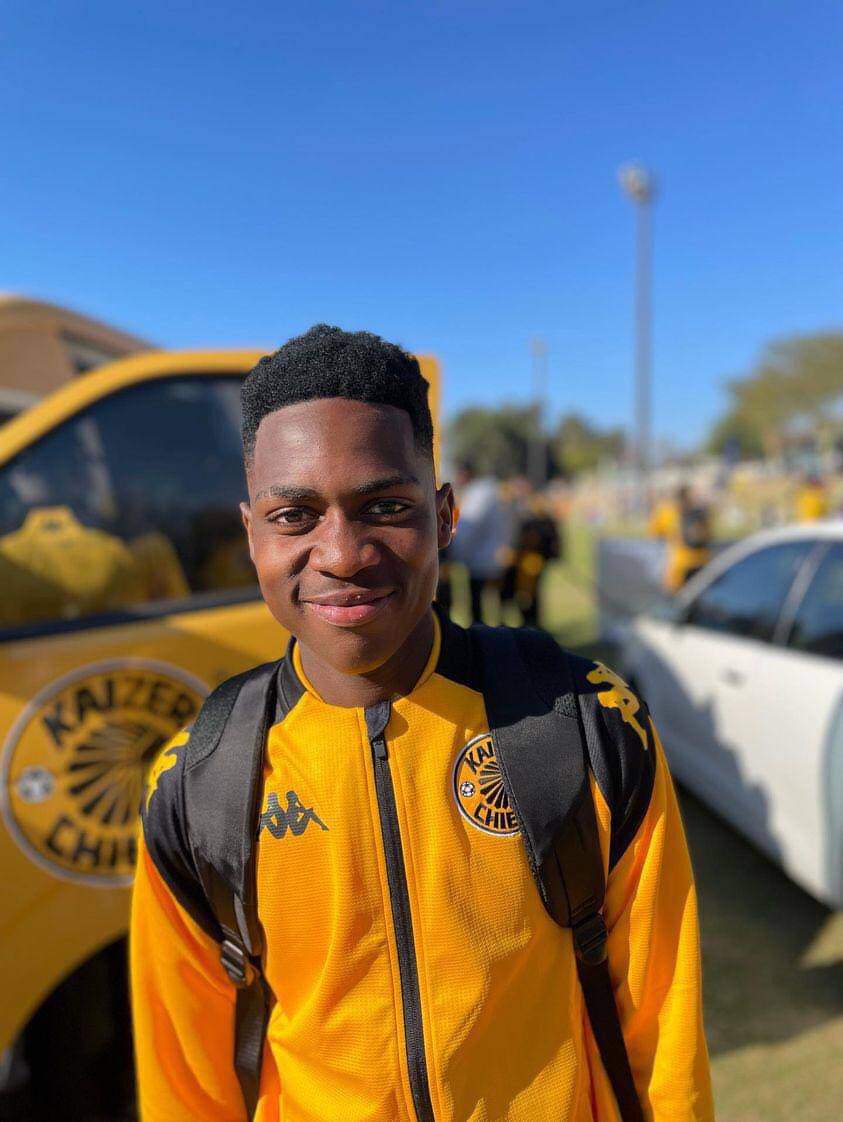 KCMathoma's tweet photo. OFF TO THE 1ST TEAM
Coach Vela Khumalo confirmed to @TheeSportsGuy01 that youngster Mfundo Vilakazi has been promoted to the Kaizer Chiefs 1st team.
Great decision?
#DStvPrem
#KCMGlobalSports
#KCMGSFootball https://t.co/OC2S5PtuqK