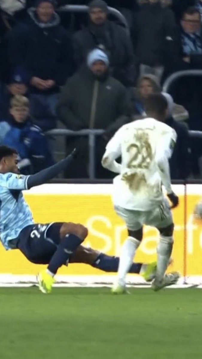 <a href="/OL/">Olympique Lyonnais</a> Mais la y’a rien du tout gabriel atal ?