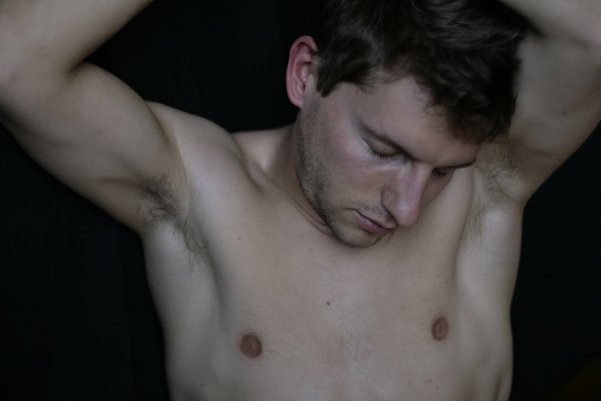 RobertSiegelman's tweet photo. #nudemodel #nudeart #photography #portrait #armpit #studio #queerart #bostonfortpoint https://t.co/cXY4X6PXu7