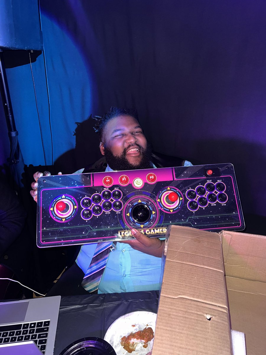bobbofnn's tweet photo. Last night I was celebrating ten whole years of podcasting. 

I did a whole podcast and it's in my insta if you wanna watch. But my heart is so full of joy and I appreciate everyone who has been with me on this journey. https://t.co/khvkLg6Up7