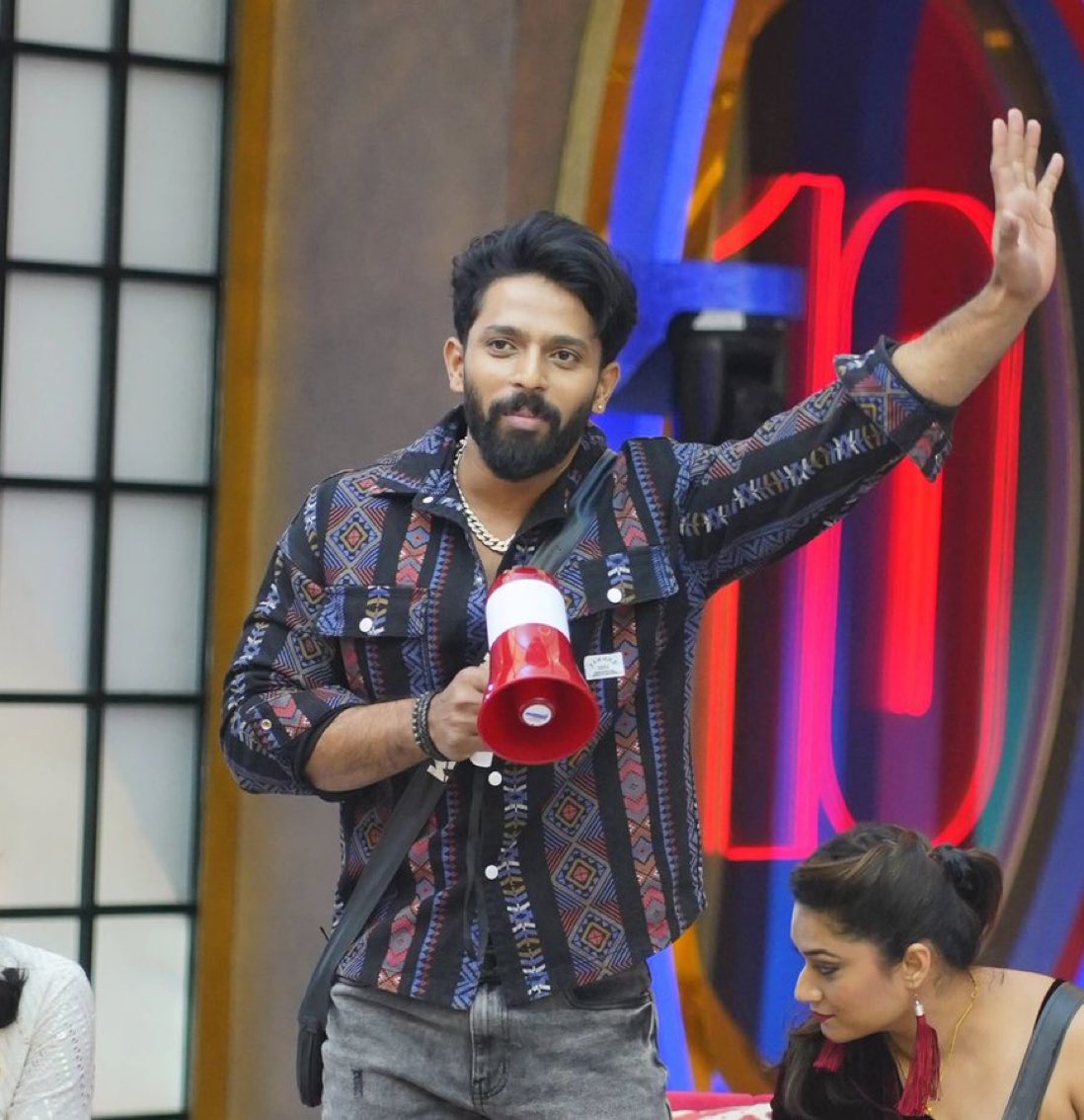 iamgopi118's tweet photo. How’s the trend going on of Karthik Mahesh!?? 🤔

Should I want to give new Target 🎯 for DESERVING WINNER KARTHIK ??? 😉

If ‘Yes’ comment below 👇 https://t.co/AAqIDjYbyq