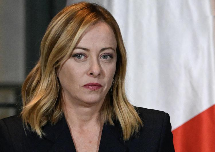 lanf64's tweet photo. #Meloni sul #premierato: le prerogative del PdR non saranno toccati.
Falso, il PdR non potrebbe nominare il Premier, senatori a vita, nominare governi tecnici in casi dimissioni del premier, sciogliere le camere.
Ci sta prendendo per il culo?
#facciamorete https://t.co/buW5G4uymn