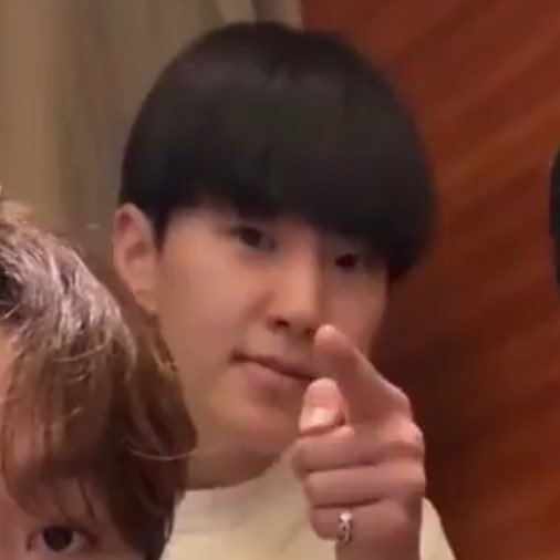 홋프들.. 자면안대
우리 진실게임하자
나말고 좋아하는 아이돌있어?
..
.......
....
.......
...
                                                 그만말해