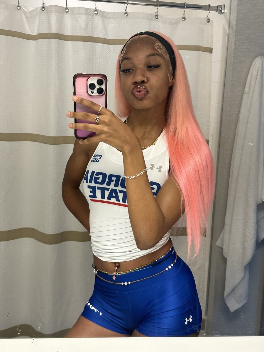 Brittnneyy2_'s tweet image. #trackisback