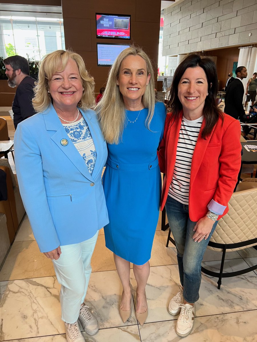 KatrinaFoley's tweet photo. Did you know of 52 Congressional representatives in California, only 17 are women.  And 4 of the women retire after this year.  I’m working this cycle to elect these women Democrats to Congress in California.  Please follow, share, volunteer &amp; vote @joannajweiss @allysonforCA https://t.co/CQeIldlWZb