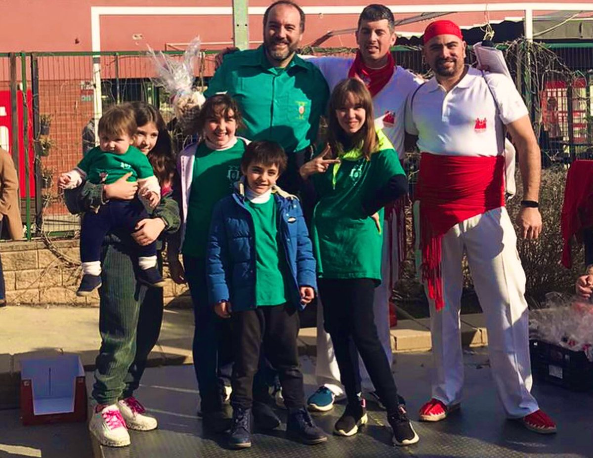 Trobada gegantera de moltes colles amb cercavila de Quilòmetre a #Sant Vicenç de Montalt amb <a href="/gegantssvm/">Colla Gegantera de Sant Vicenç de Montalt</a> Tenim fal·lera per dies 😍😍