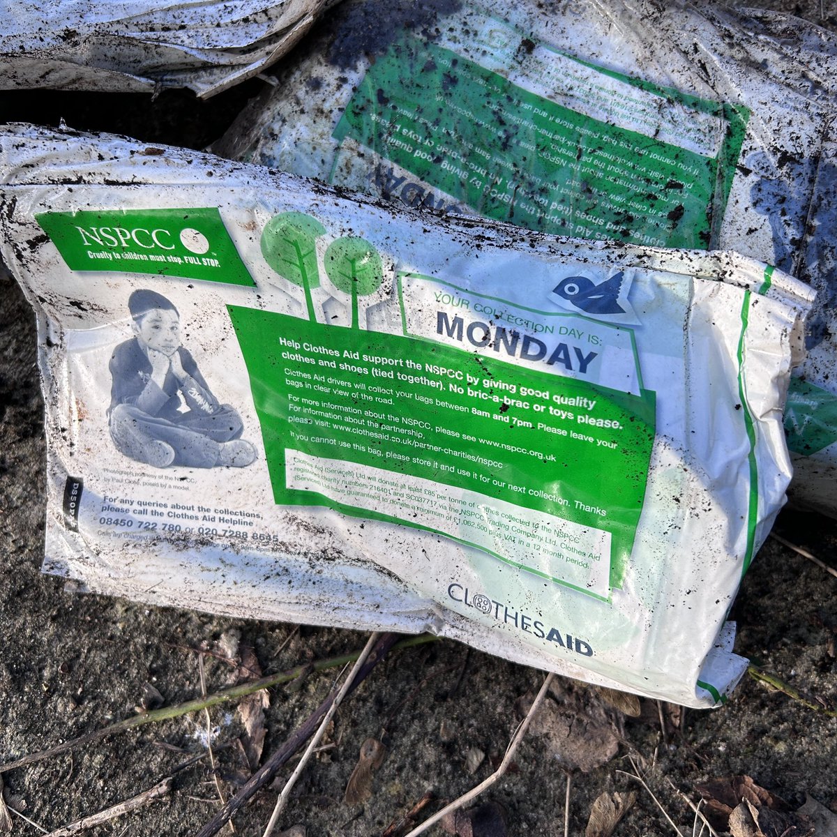 AylesburyWombl1's tweet photo. Sadly we also found a load of @NSPCC  donation bags dumped in a hedge : suppose somebody was paid to deliver them …… #justonejob https://t.co/2k3BDMNWQA