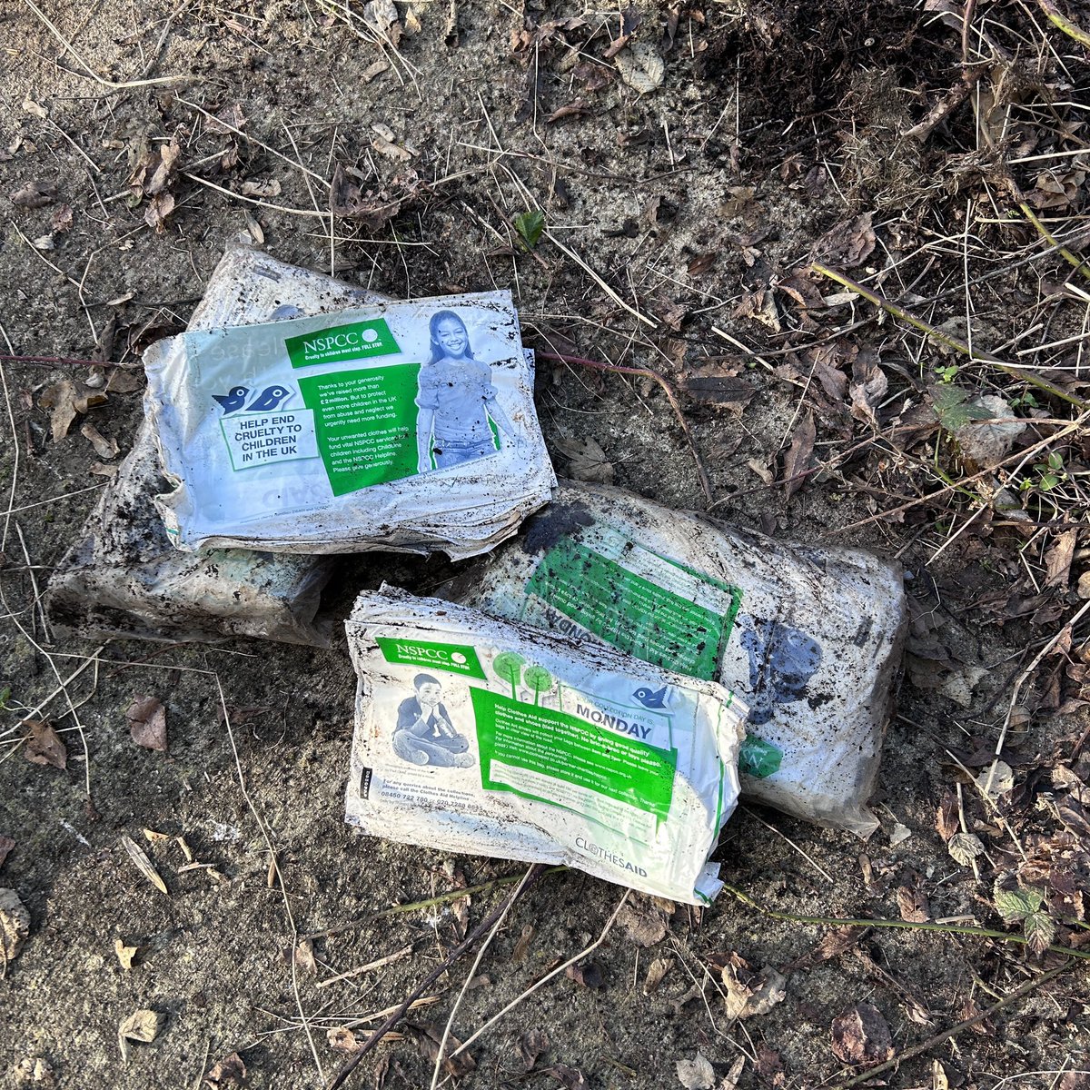 AylesburyWombl1's tweet photo. Sadly we also found a load of @NSPCC  donation bags dumped in a hedge : suppose somebody was paid to deliver them …… #justonejob https://t.co/2k3BDMNWQA