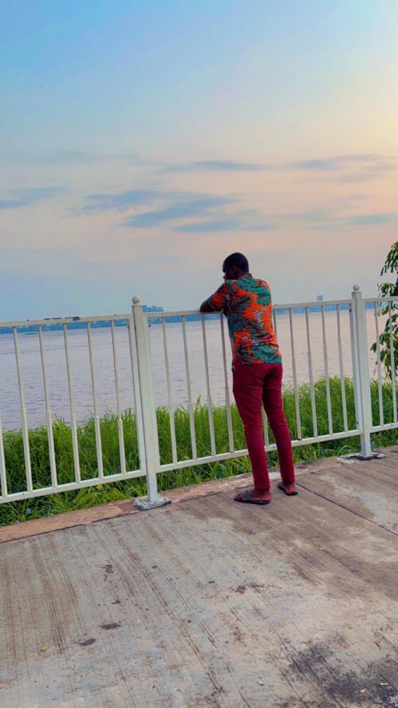 DexterOmono's tweet photo. Je surveille le Fleuve en attendant la prochaine CAN. 🇨🇬❤️🇨🇩 https://t.co/xJPpZBe31Q