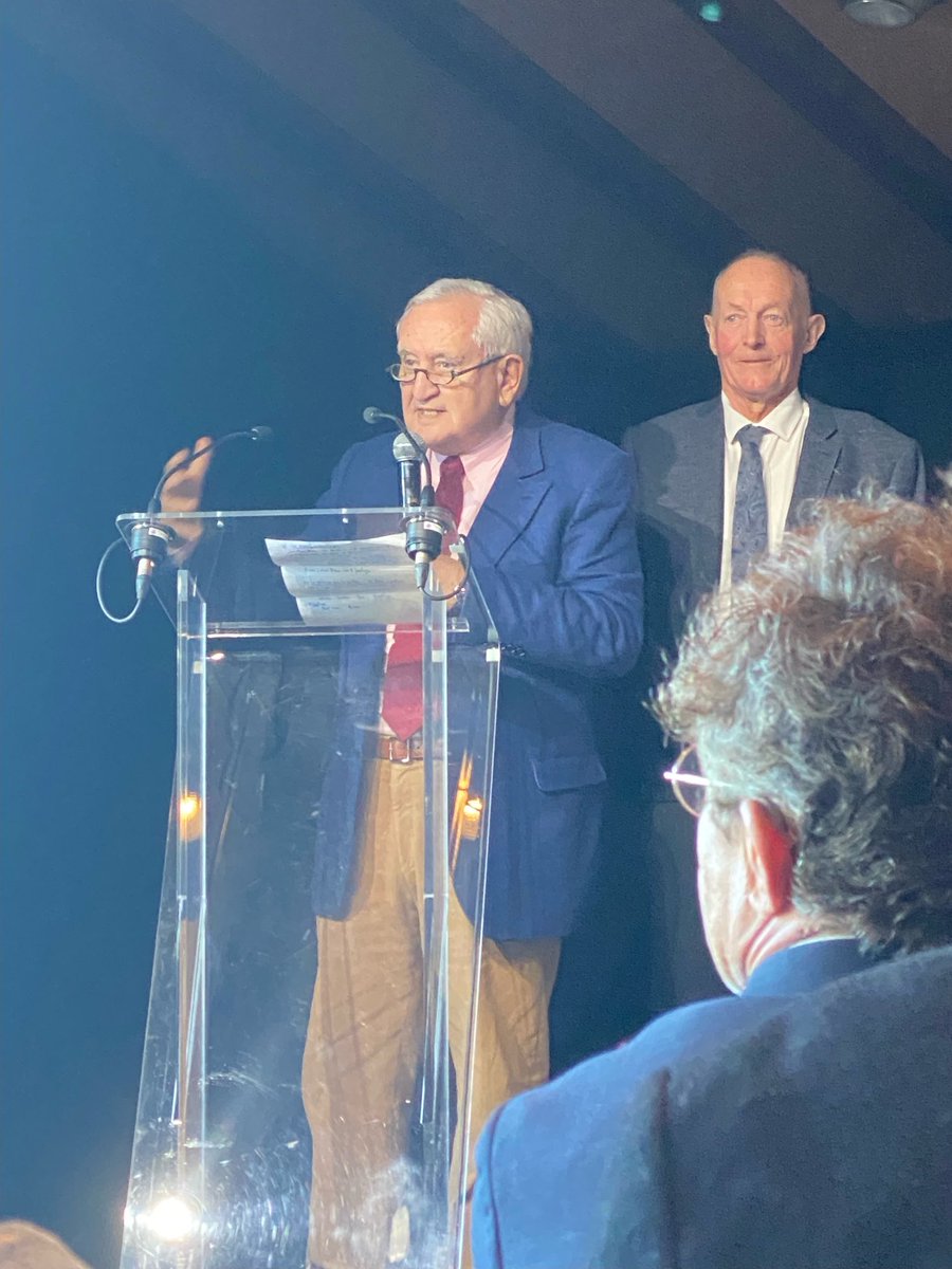 jpraffarin's tweet image. Bel exemple de démocratie locale à ⁦@combloux⁩ qui a organisé un forum environnemental sur le thème "Le Mont Blanc, Château d’Eau en sursis" mêlant le élus, les professionnels, les scientifiques, et les citoyens… Travaux passionnants guidés par Étienne Klein