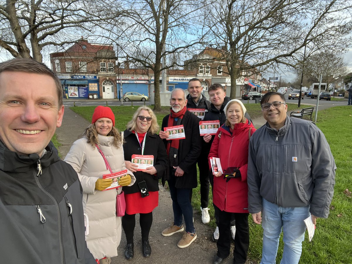 Great to be out in Hounslow South today with @Karen_R_Smith Sayyar Raza @RuthCadbury @MarcelaBenede10 and other activists. Cold weather but warm reception in the door step. @UKLabour @Hounslow_Labour