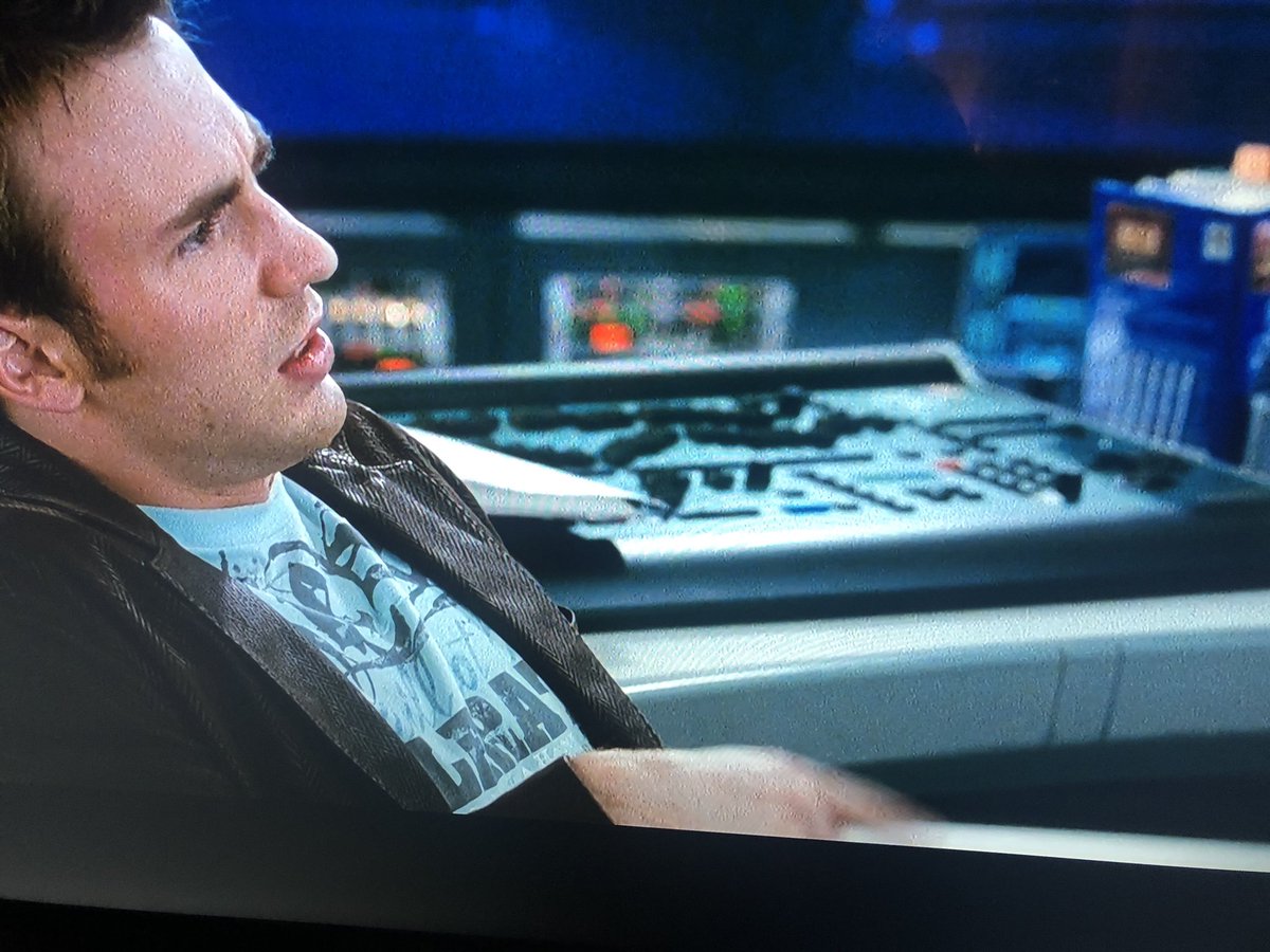 When you’re watching a film and you suddenly wonder why Reed Richards, a physicist and talented scientist, needs a Zero88 Fat Frog lighting desk in his lab!
#stagelighting