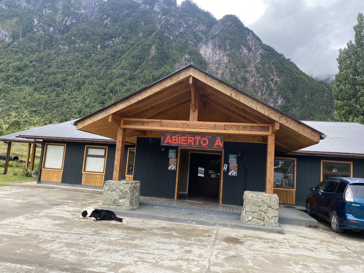 carn1325's tweet photo. @guia_de_picadas
Por la @ca_austral Km 26 (me dijo su dueño) muy recomendable Restaurante #El26 sector #LosTorreones
#Aysen https://t.co/KF26jXOjA6