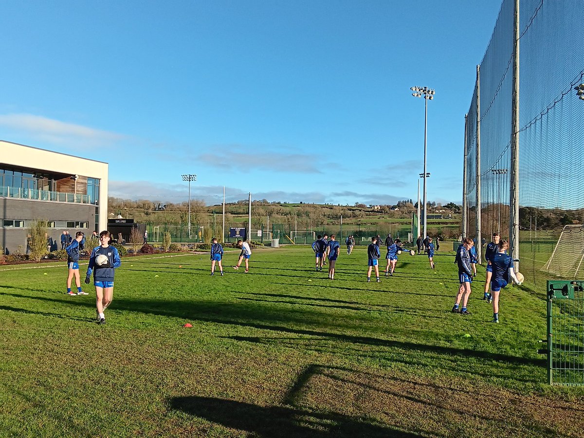 WaterfordGAACG's tweet photo. A huge thanks to our Under-15 Football and Hurling #DevelopmentSquads for playing their part in this morning's brilliant initiative, also to @ArenaSETU for hosting, much appreciated 👍👏 @triciagaa @deisedreamer #Future #HeadsUpHurlingAndFootball #Positivity #GAA ⚪️🔵🏑🏐 https://t.co/r2COGFUYZP