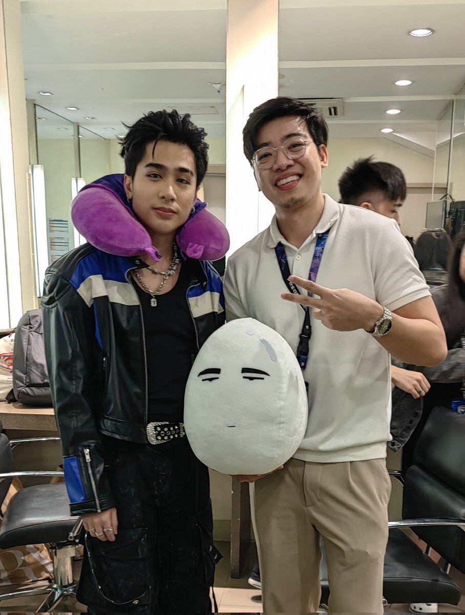 Met <a href="/imszmc/">PABLO</a> and <a href="/JoshCullen_s/">JOSH CULLEN</a> and I realized how super down to earth nila in person. I know they dont have enough sleep for 2 days but their performance are always a 110%! Mad respect for the grind and talent of these awesome artists 

Realizing this nung day 1 of the event,