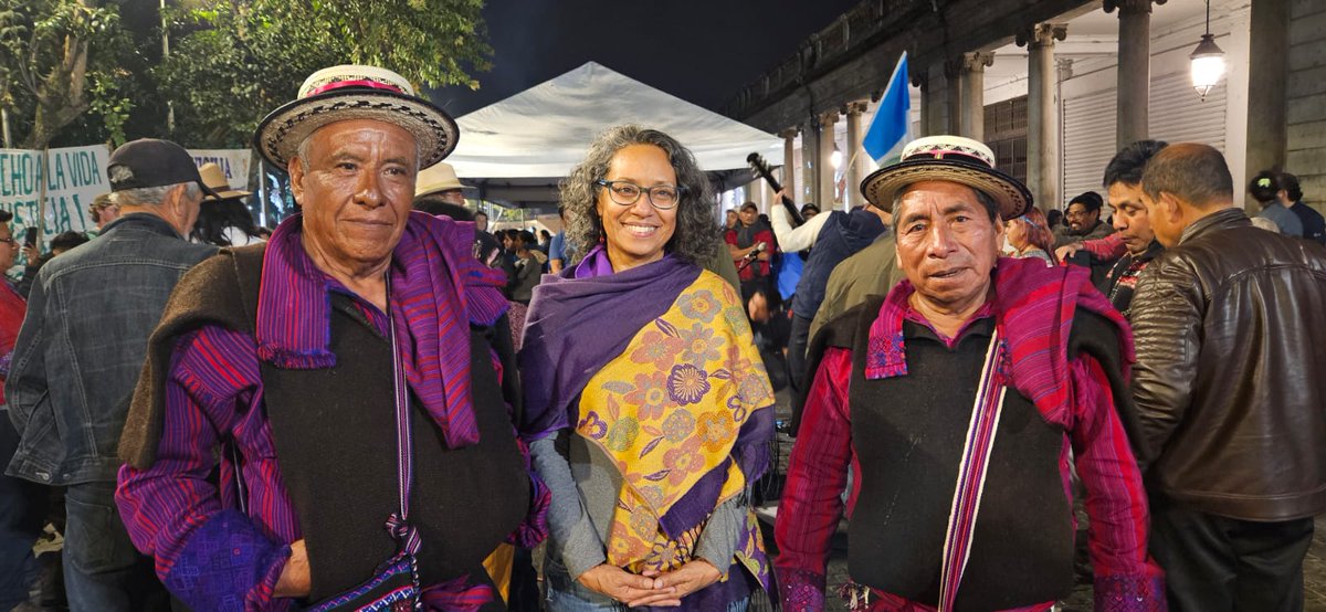 Acompañando la #TomaDePosesión de los pueblos en su plaza anoche, por si andaban con el pendiente...

Nos vemos al rato en las calles. 🤗
