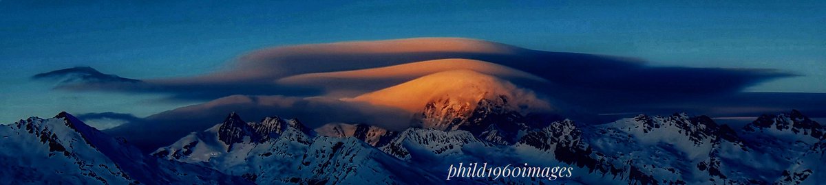 ⁦@DerekTheWeather⁩ This is a photo of a triple lenticular cloud over Mt Blanc that I took a few years ago from Les Coches in La Plagne