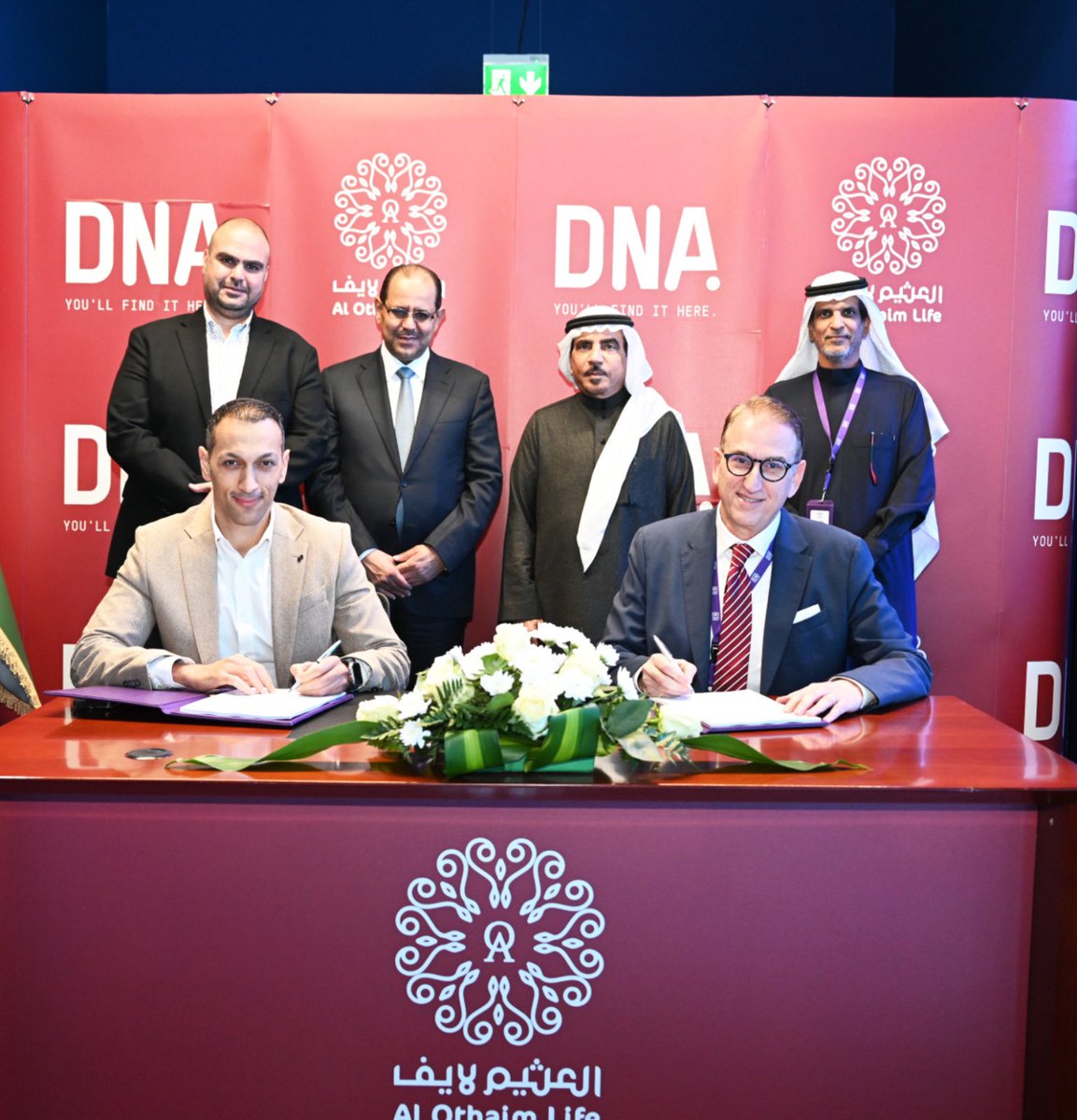 اتفاقية حصرية توقعها "العثيم لايف" التابعة لشركة #العثيم_للاستثمار مع العلامة التجارية الأردنية “DNA” لايف ستايل المتخصصة في الأجهزة الذكية والصوتيات ومعدات التصوير وألعاب الفيديو والموسيقى والكتب، لافتتاح ١٢ متجر في مجمعات المجموعة التجارية، خطوة من شأنها ترسيخ ريادة الشركة في