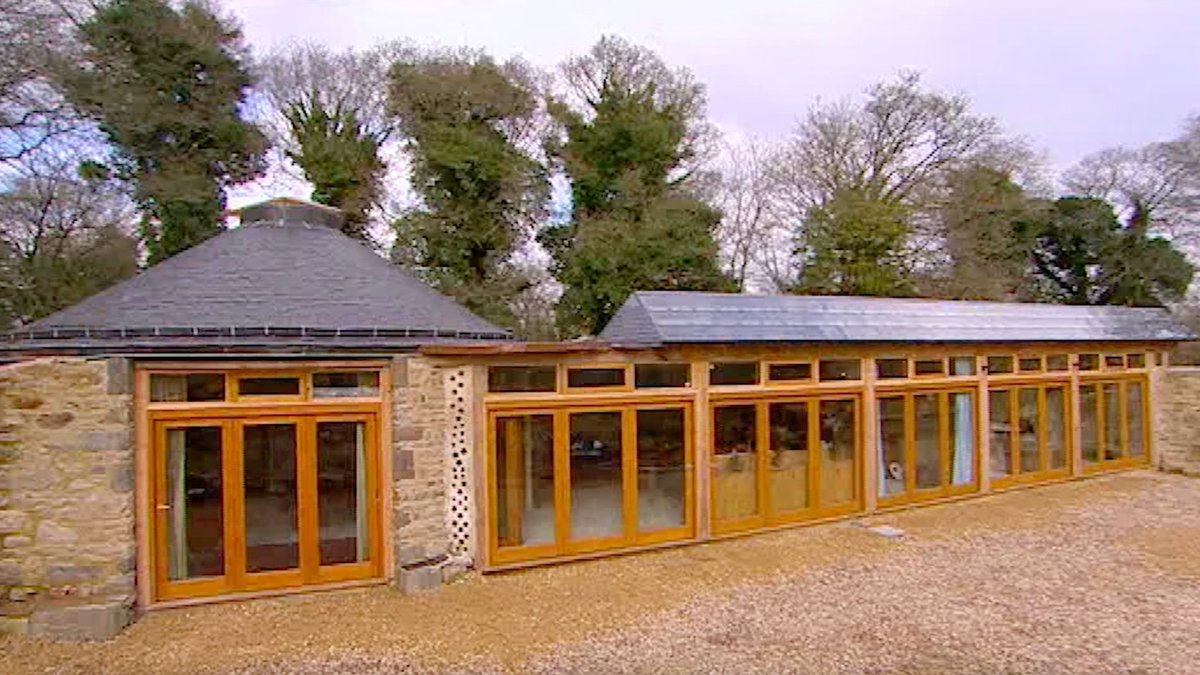 PlacesSpacesTV's tweet image. See this house's magical transformation! We've never seen such a beautiful, sustainable home! #GrandDesignsUK #PlacesandSpaces
