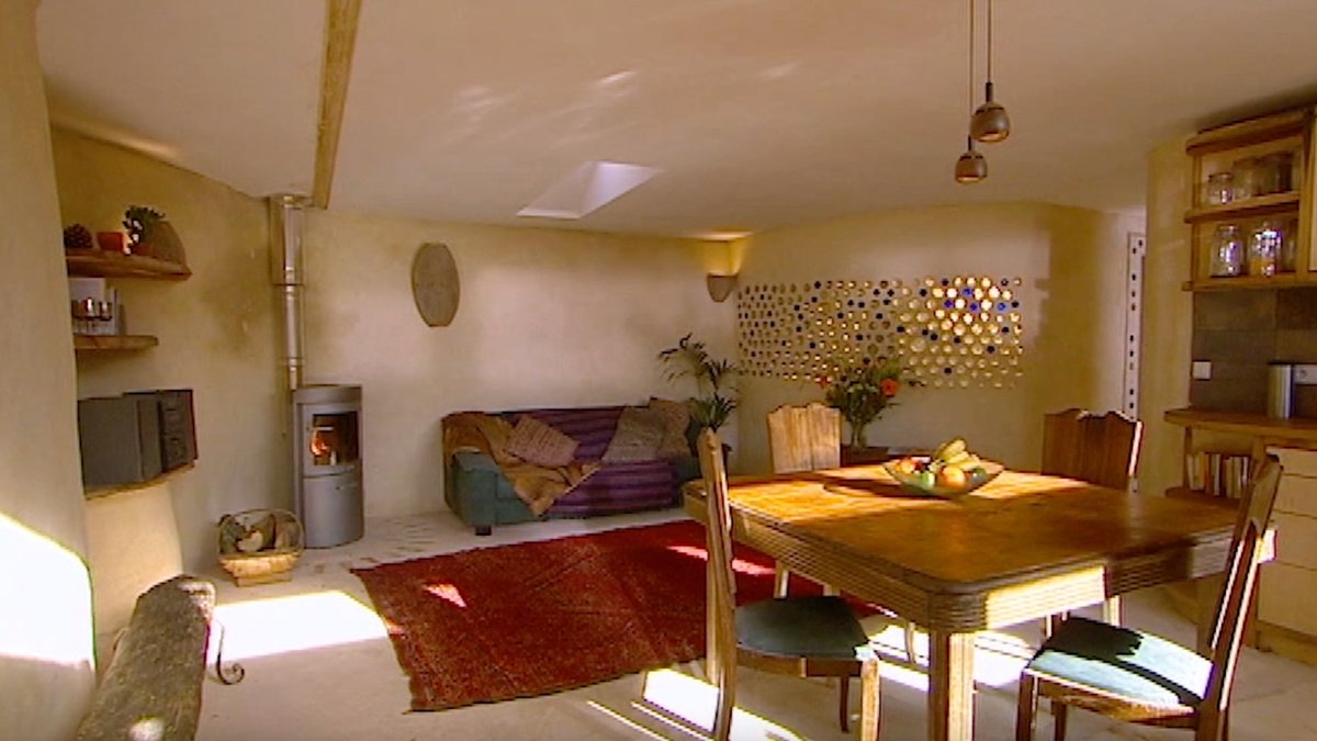 PlacesSpacesTV's tweet image. See this house's magical transformation! We've never seen such a beautiful, sustainable home! #GrandDesignsUK #PlacesandSpaces