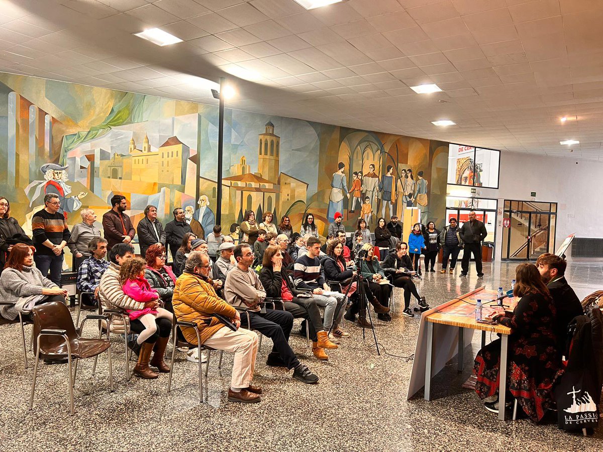 passiodecervera's tweet photo. Avui hem presentat la imatge de La Passió de Cervera d’aquest 2024 i les novetats de la temporada 
 
➡️ La imatge, de la dissenyadora cerverina Anna Domenjó, és impactant i fa referència al penjament de Judes
 
➡️La direcció artística s’amplia, es renoven escenes del tercer acte https://t.co/sAxQnS93zk