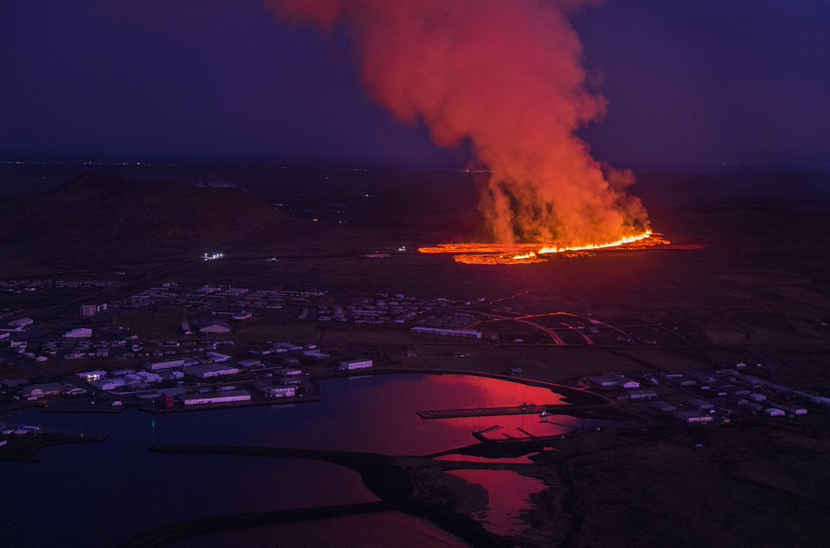 A volcano rumbled back to life on the Reykjanes peninsula. A crack split open at Sundhnúkagígar crater row, just north of Grindavík, around 7:57 this morning. The molten fury started its relentless crawl. Lava now grips homes in the eastern part of Grindavík.