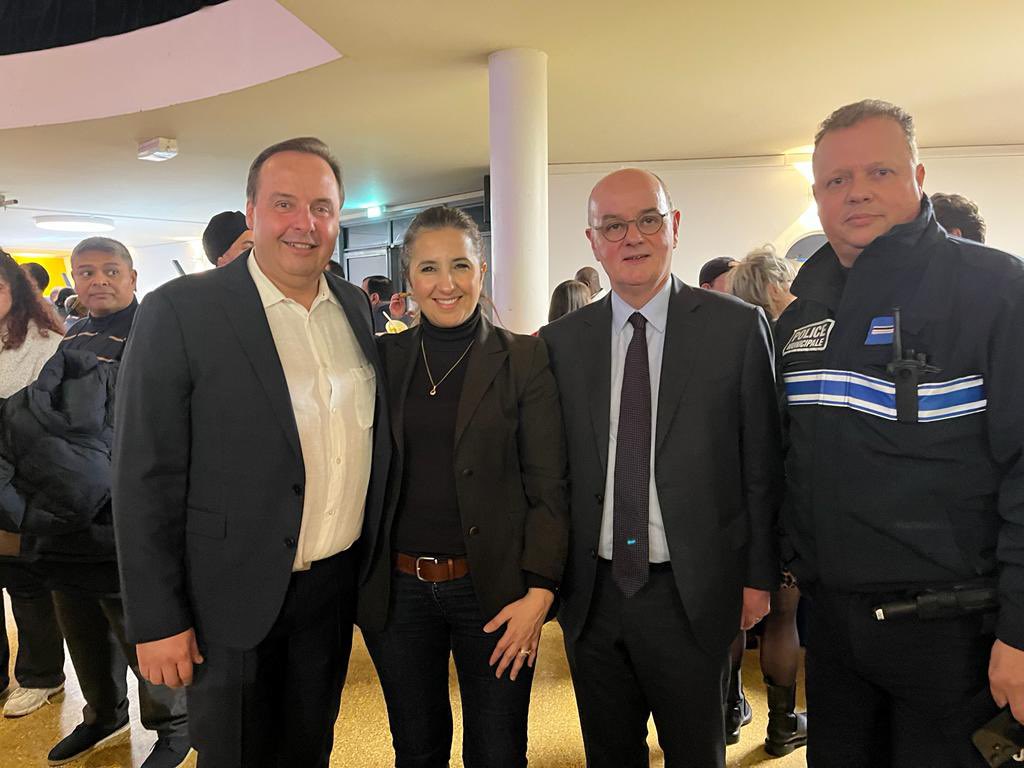Vœux de <a href="/VilledeDrancy/">Ville de Drancy</a> avec <a href="/AudeLagarde/">Aude Lagarde</a> et son équipe: beaucoup de réalisations et de projets au service des Drancéens
