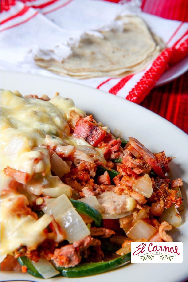 ElCarnalMx's tweet photo. Disfruta de uno de nuestros deliciosos alambres, el plato ideal para compartir. 

📷 Alambre Pelangoche. Bistec, chuleta, jamón, longaniza, tocino, cebolla y chile poblano. 

#ElCarnalMx #comidamexicana #cdmx #alambre #tacos #yosoycarnal #mexicanfood #FelizFinDeSemanan https://t.co/OHcmLCc6Bz