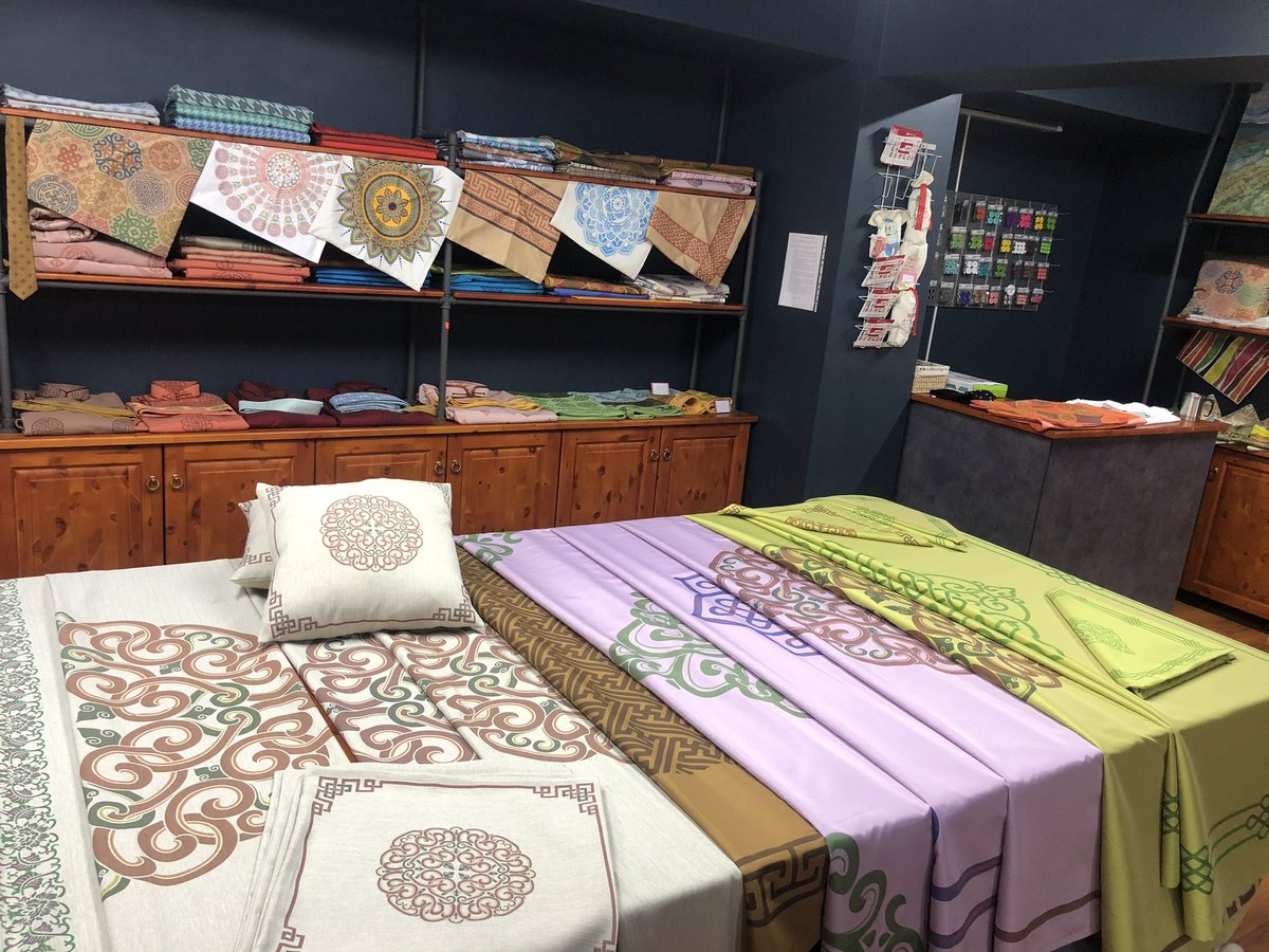 Цагаан сараар ширээгээ чимээрэй.
Манай пэйжээр зочлоорой 

facebook.com/tsotantextile/