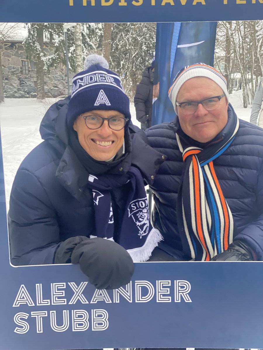 Petripo's tweet photo. Torstaina Urheilugaalassa, tänään Somerolla🦾 ⁦@alexstubb⁩ #presidentin maaliin 🥇Eikös vaan ⁦@sannigrahn⁩ ⁦@kristiinakokko⁩ https://t.co/pxUeqYBSu9