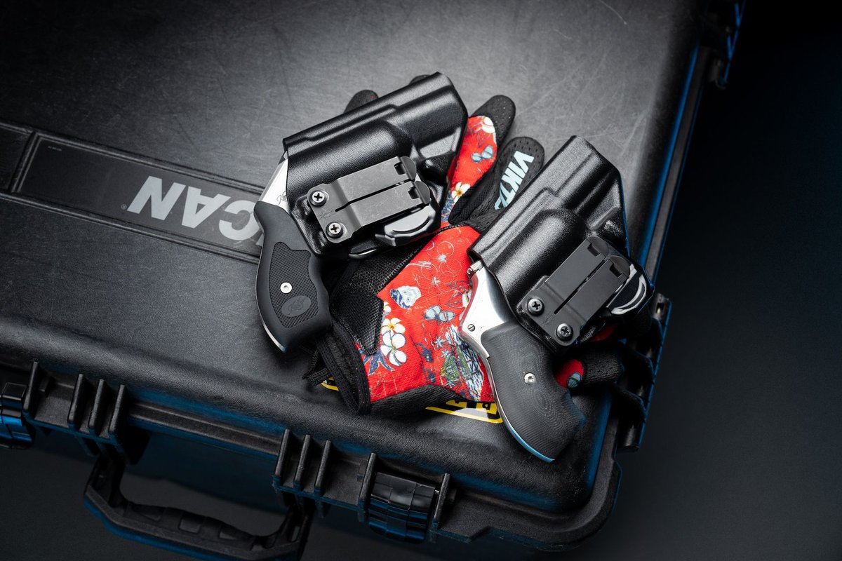harrysholsters's tweet photo. Smith and Wesson or Kimber? #revovler #icon2.0 PC:TacticalCamera https://t.co/I5R89Zt435