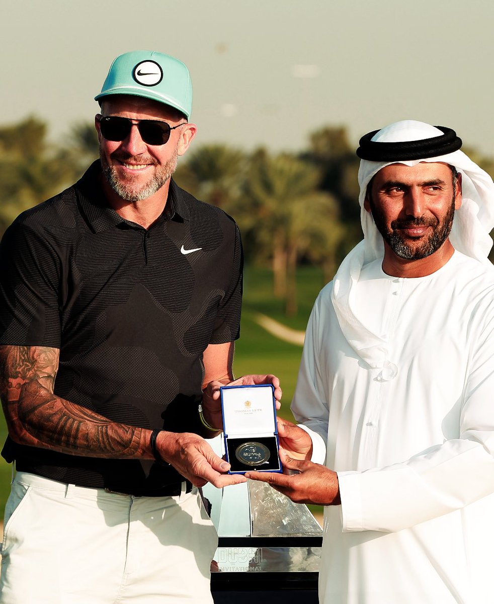 Popular Champs #DubaiInvitational @TommyFleetwood1 and @FinoEFC Also Fino receiving winning caddie medal from Abdulla Al Naboodah the event host. Great to see this from event organisers and appreciated by all the caddies 🥇🏆