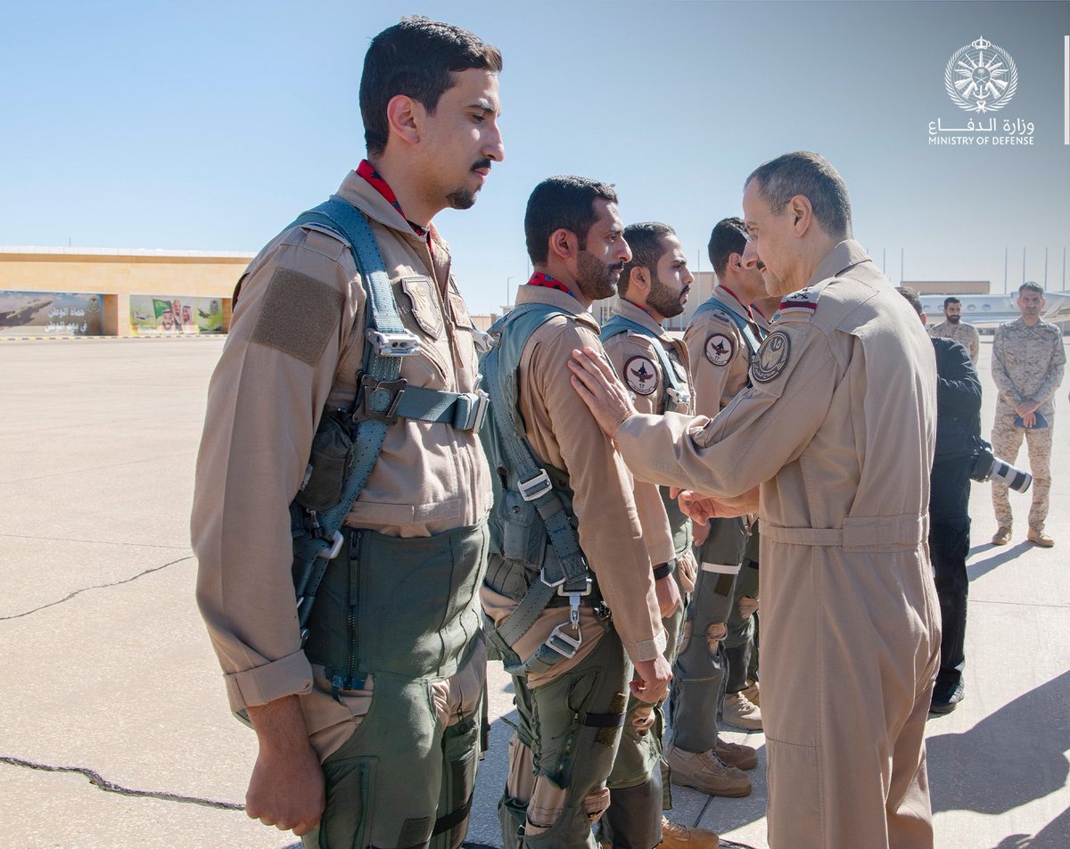 سمو قائد #القوات_الجوية الفريق الركن تركي بن بندر بن عبدالعزيز، يفتتح السرب الـ 17 بقاعدة الملك سعود بالقطاع الشرقي، الذي تمثل منظومة طائرات «ف-15 إس أي» نواته الأولى.