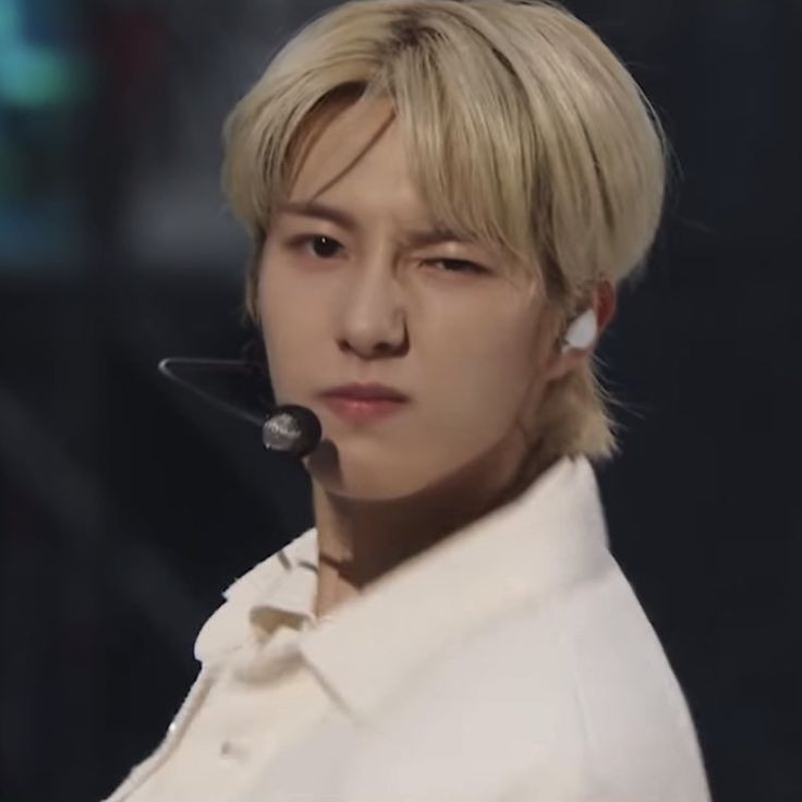 Hourly Renjun 🌼 tweet media